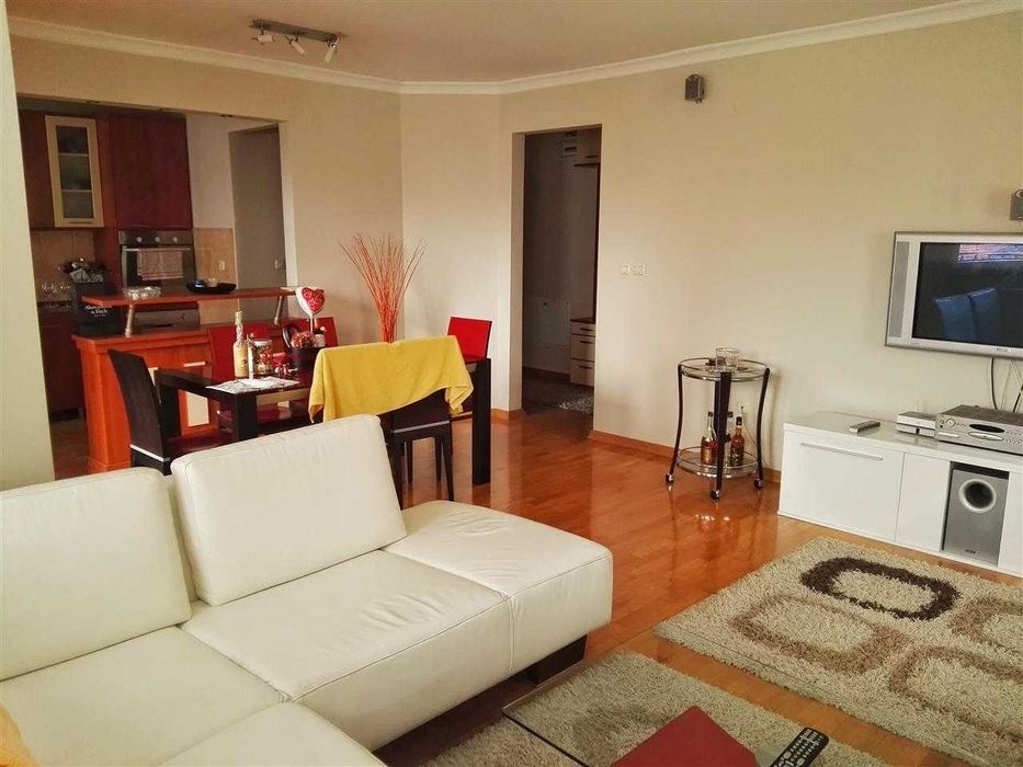 Дава се под наем Двустаен апартамент в Бургас, Център - 64 кв.м за 255 € - Снимка #2