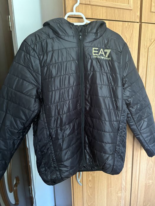 Vând geacă Emporio Armani