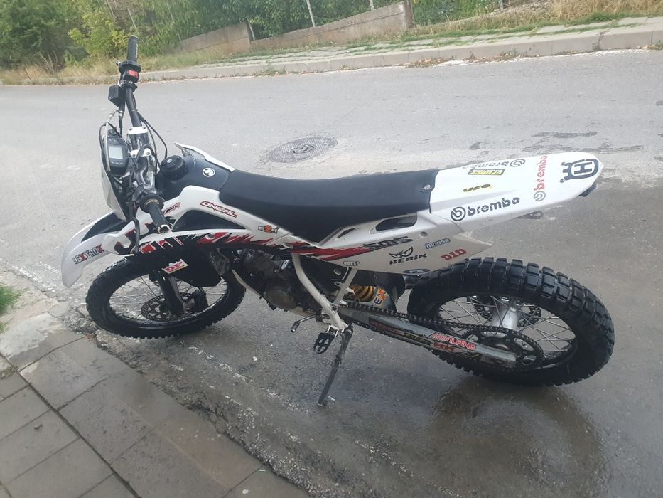 Хусварна с проблем в двигателя...