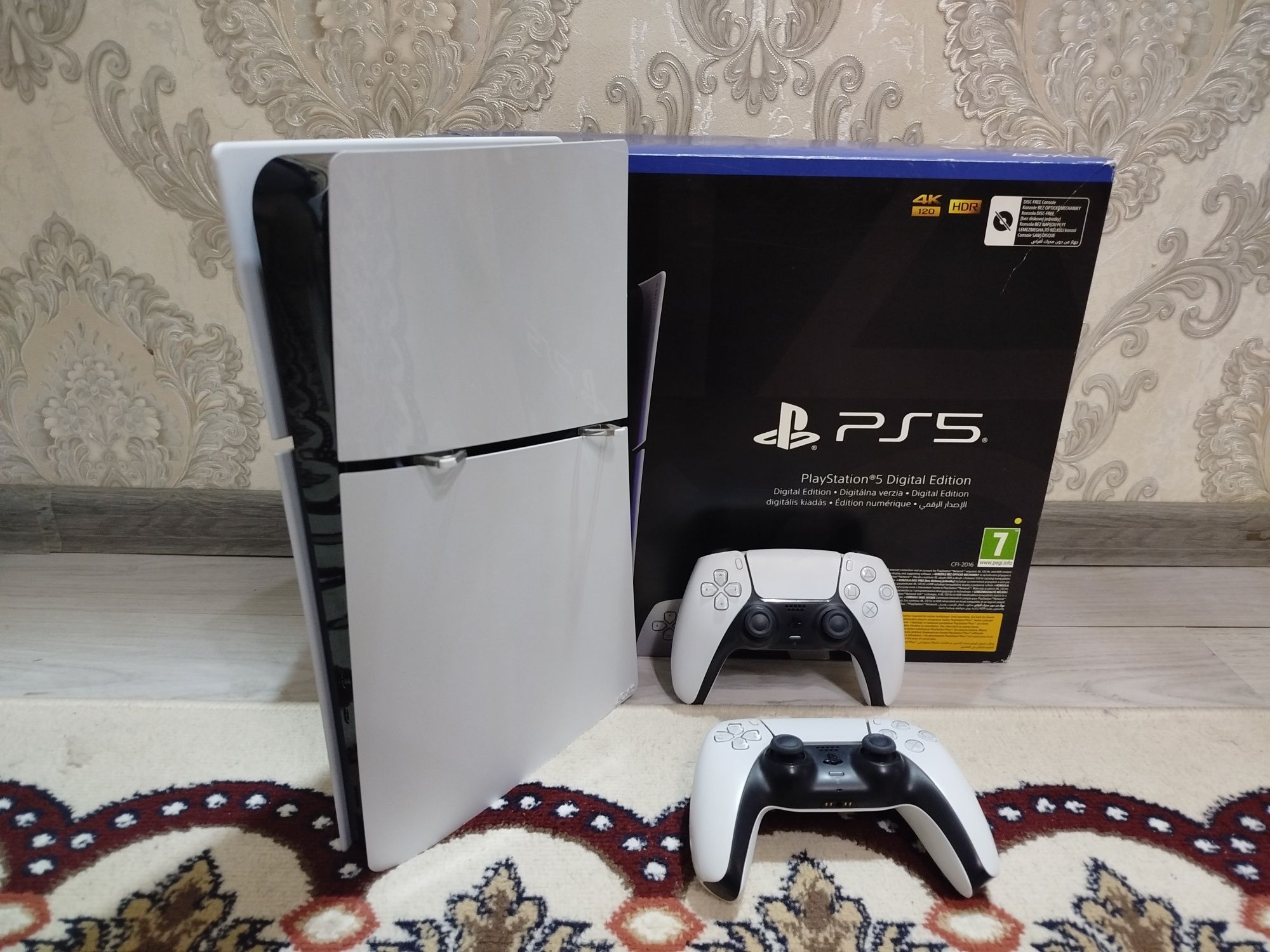 Playstation 5 slim состояние отличное 2 джойстик игры