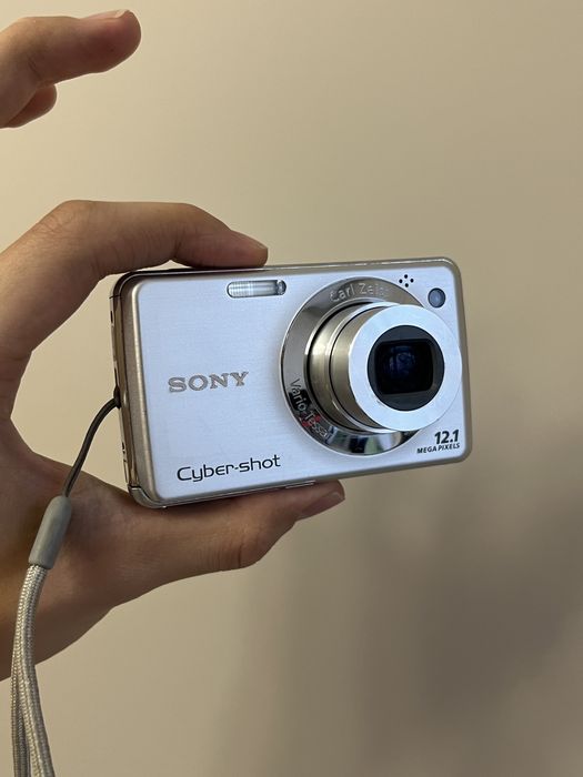 Винтажный фотоаппарат Sony Cybershot W210