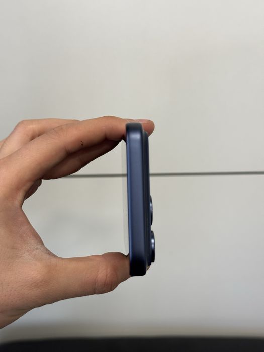 Продавам перфектен iPhone 17 PRO MAX