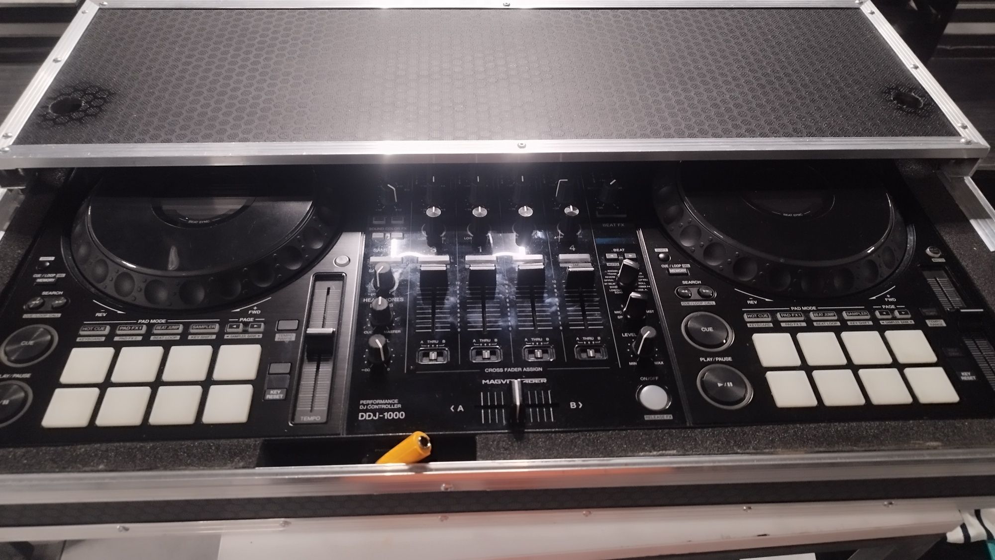 Pioneer DDJ1000 контролер