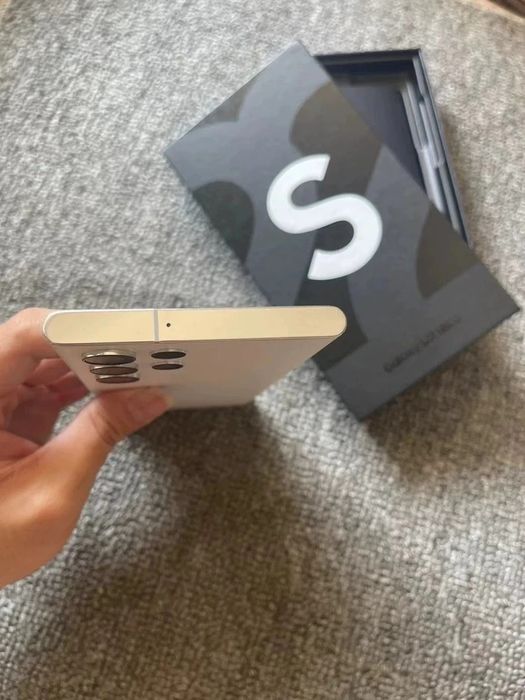 Samsung Galaxy S22 Ultra Alb Perlat 12GB RAM -256 GB memorie