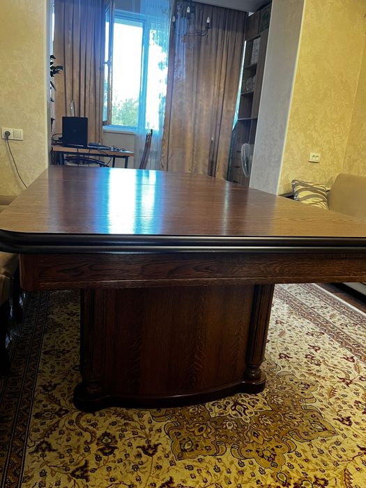 Стол со стульями