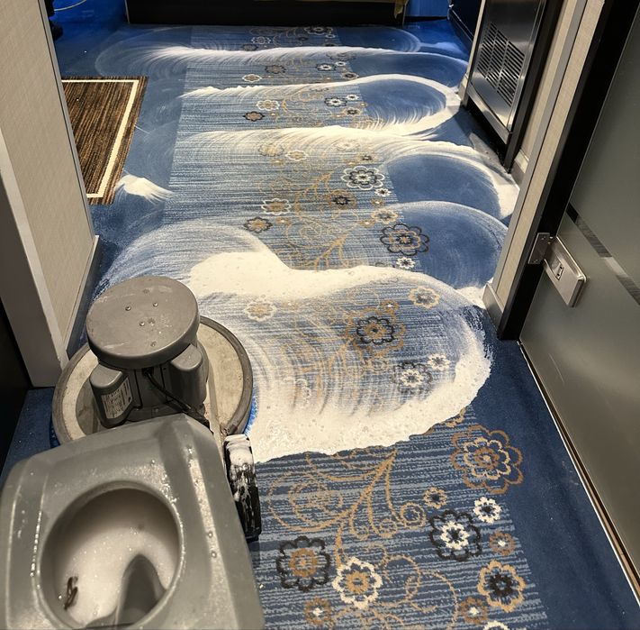 Curățare Canapele, Saltele, Scaune – Rapid și Eficient la Domiciliu!