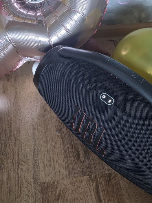 Продавам JBL boombox 3