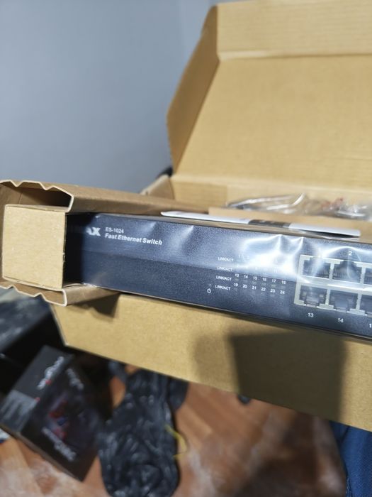 Switch edimax es 1024 cu 24 porturi 10/100Mbit/s