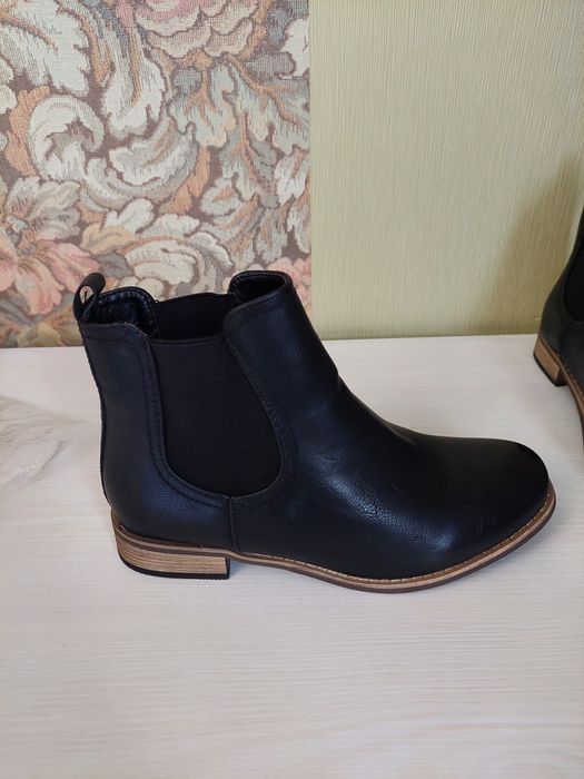 Продам фирменную обувь из Германии новую модель