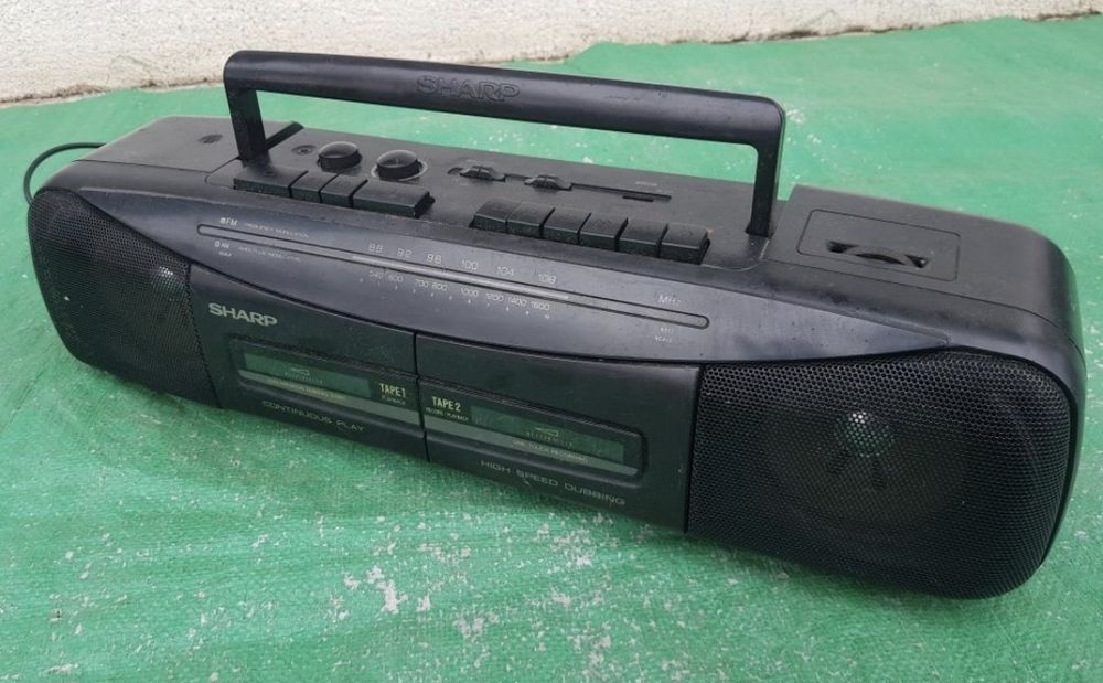 Radio Casetofon marca Sharp , model WQ-284H