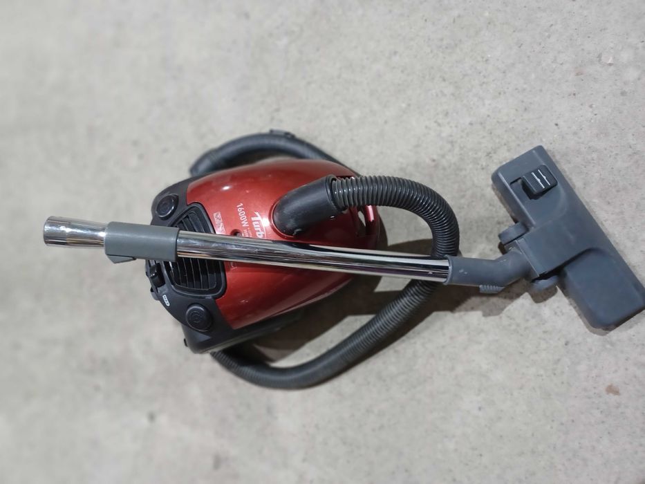 Мощна прахосмукачка L G 1600