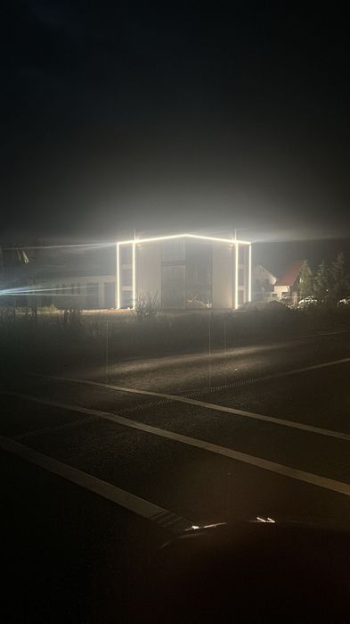 De închiriat 3 spații de 200m2 și hala de 450m2
