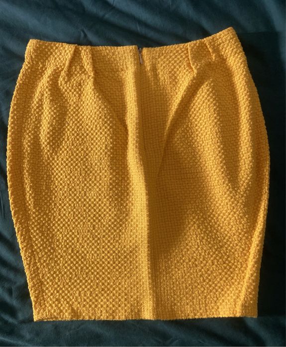 Fusta culoare galbena