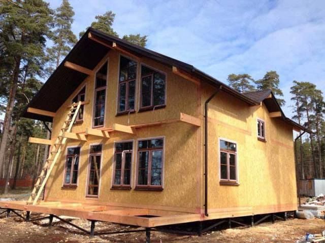 Vand cabana casa locuibila din lemn se poate locui pe ori ce anotimp