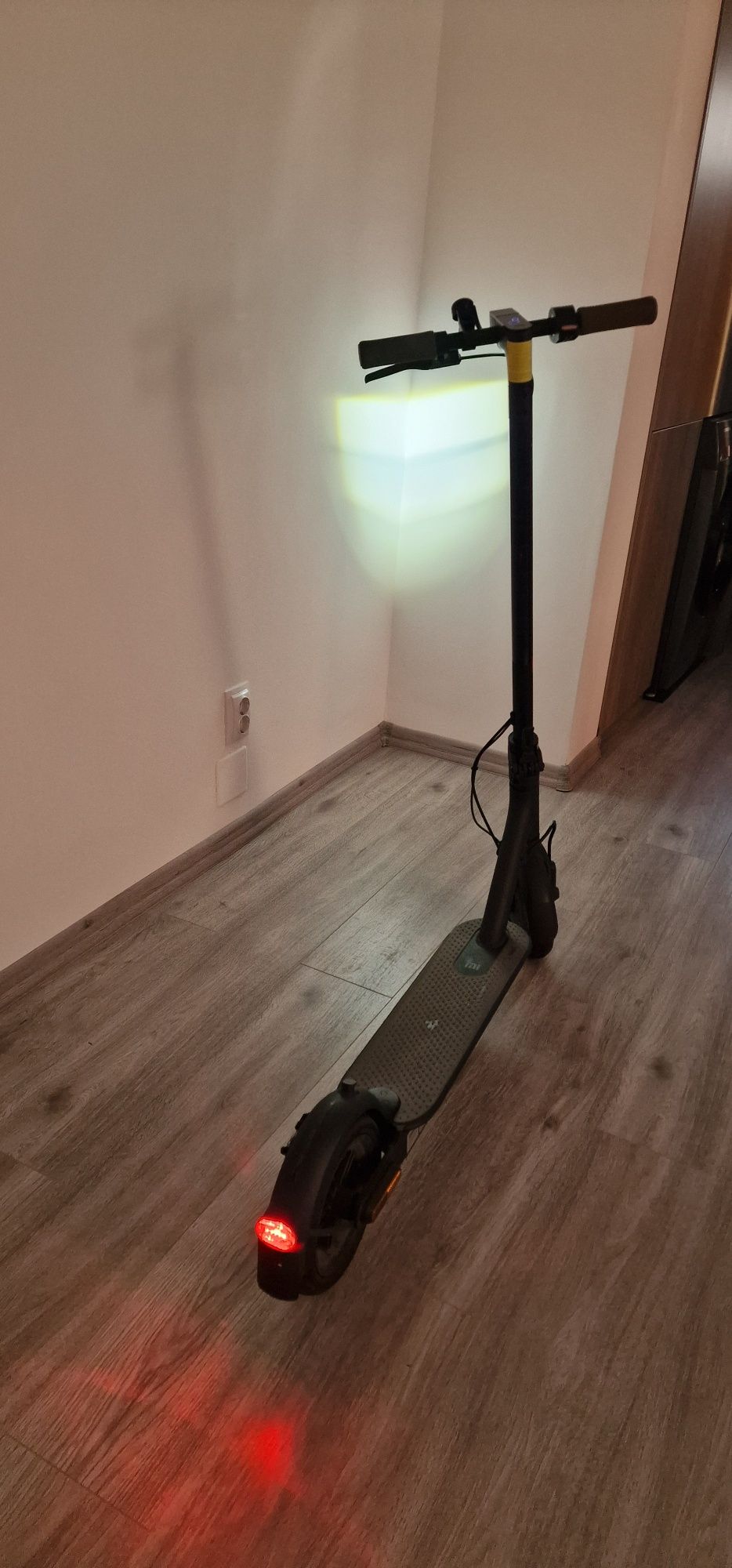 Trotinetă electrică Xiaomi Mi Scooter Essential