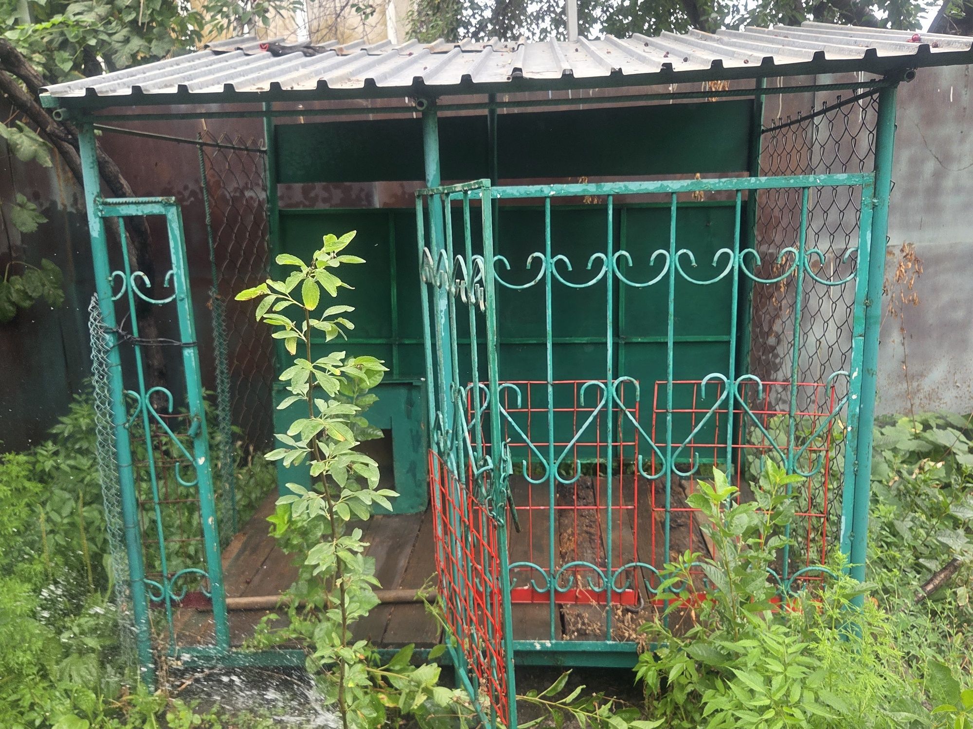 Вольер с будкой для собаки