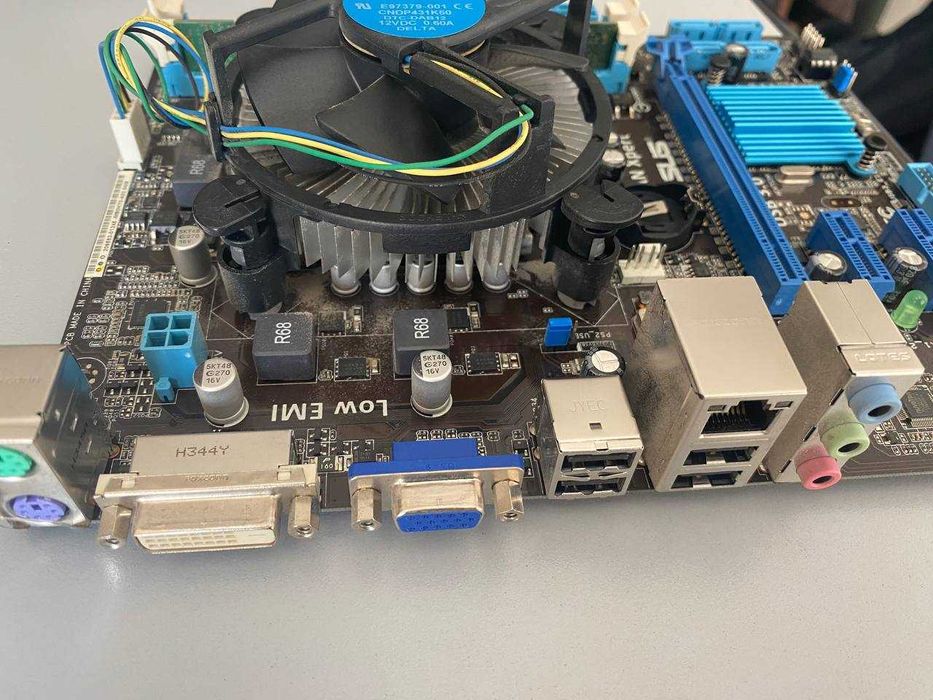 Placa de baza ASUS H61M-F i3-3240 4GB RAM