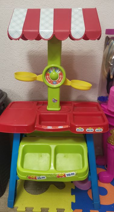 Щанд магазин с везна и барбекю