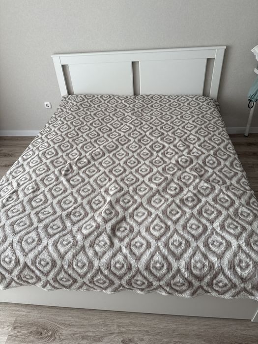 Продам кровать с матрасом