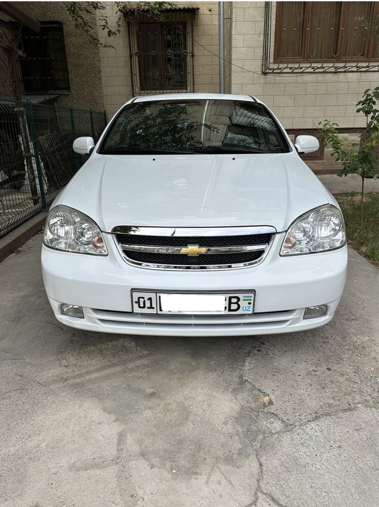 Lacetti 1.8 avtomat. 2009 года выпуска.