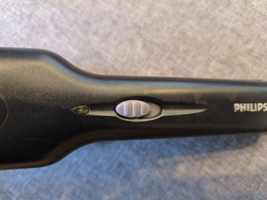 Преса за коса с йонна технология срещу наелектризиране на косата