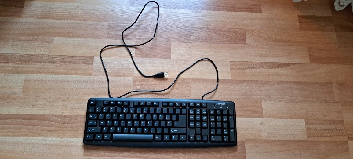 Vand tastatura+mouse+mousepad