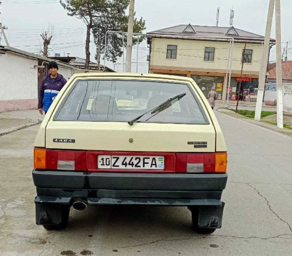 Машина Lada 2109  год выпуска 1989 состояние хорошее СРОЧНО ПРОДАЕТСЯ