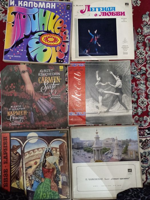 Продаю пластинки виниловые,цена договорная,недорого.