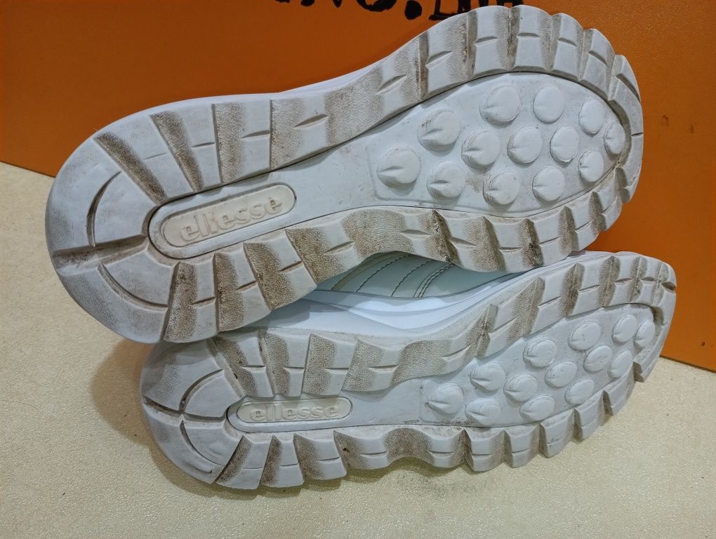 Ellesse сникърси N 37 - 25 лв