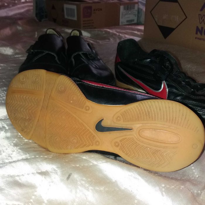 Обувки Nike 34 номер с подарък официални кожени обувки