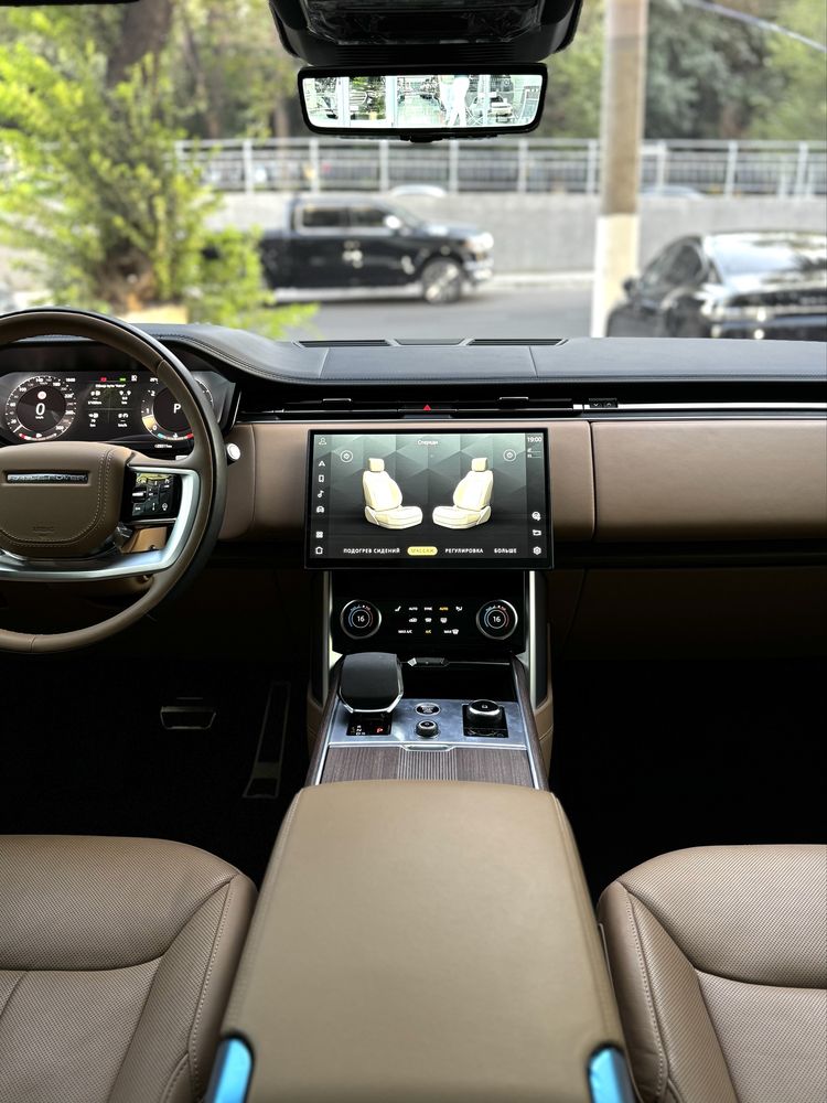 Range Rover LWB P530 Autobiography