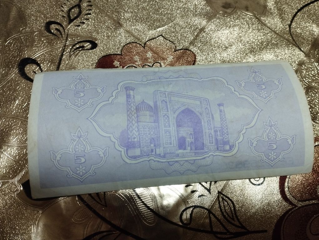 Eski pullar sotiladi. 25,200,1000, rubl
