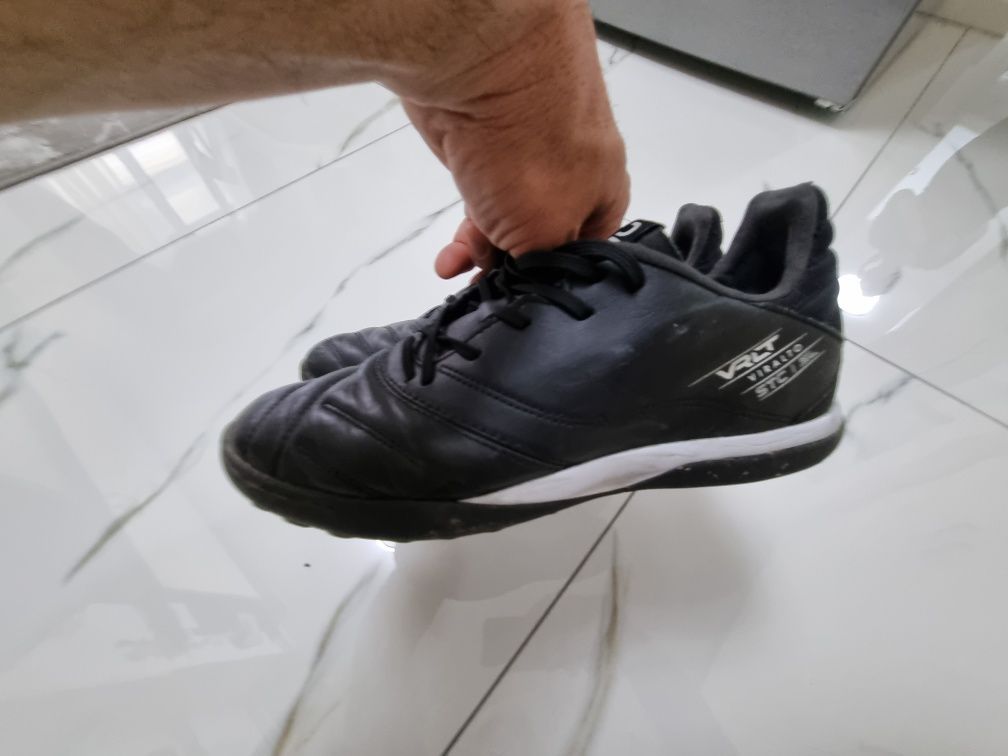 Adidași Kripta mărimea 30