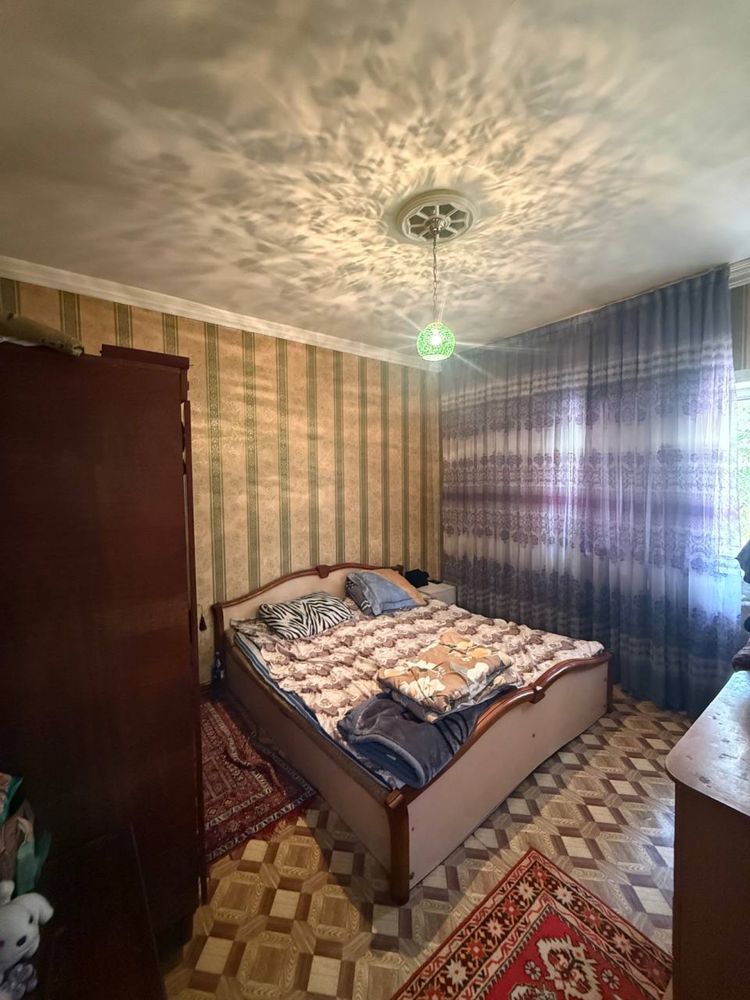 Срочно продается в чирчике 3 комнмтная квартира