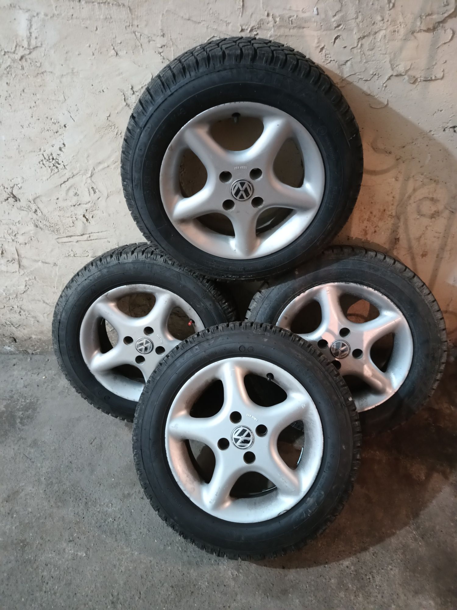 Jante aliaj 185/60/R14 cu cauciucuri noi