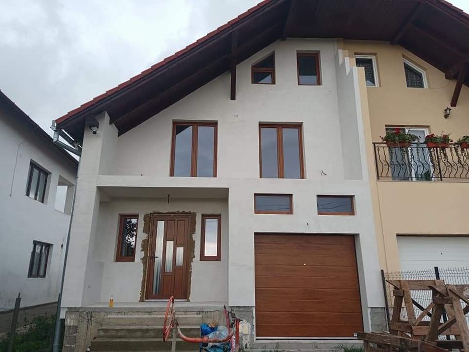 Usa secționala / usa tip rulou/ usi de garaj / porți de garaj/ usi