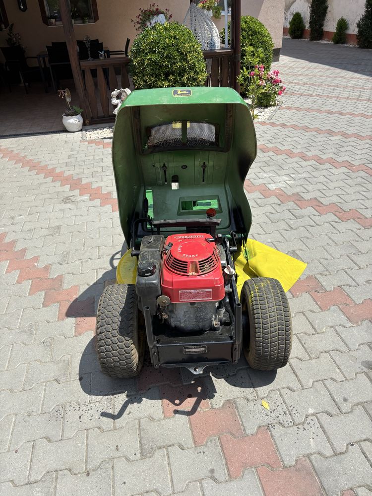 Vand 2 Tractorase de gazon John Deere