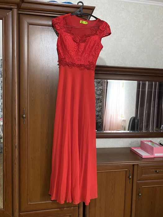 Платье вечернее