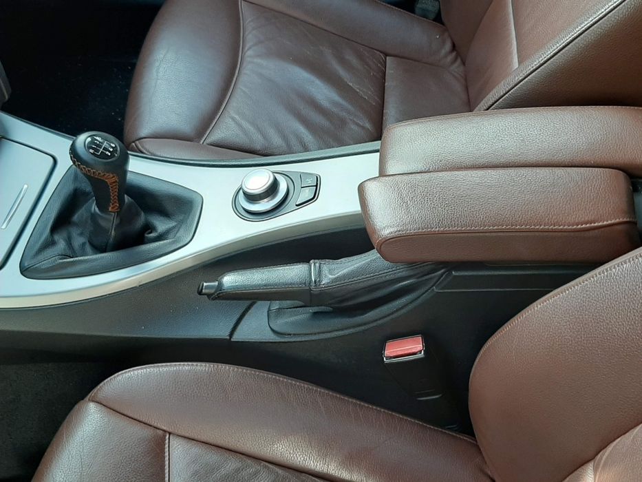 Vând sau schimb BMW e91 318d