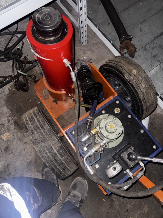 домкрат гидровлический подкатной