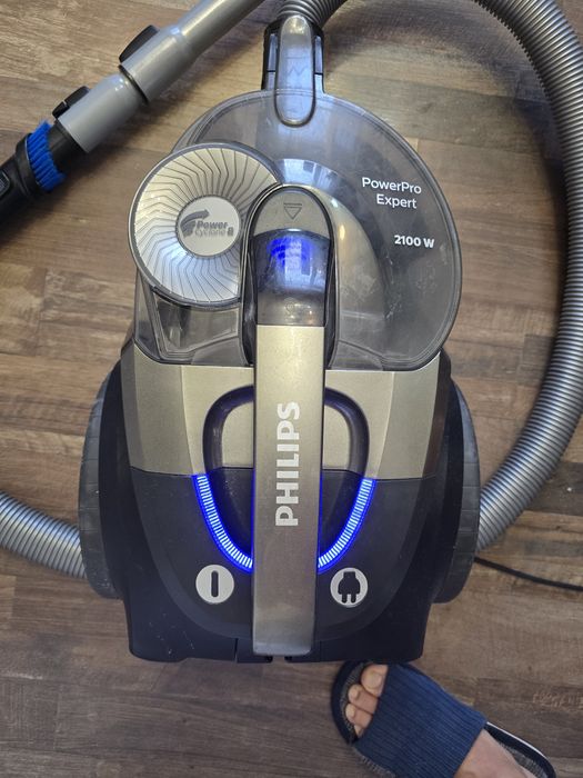 Пылесос. Филипс. Philips FC9735. отлично работает.