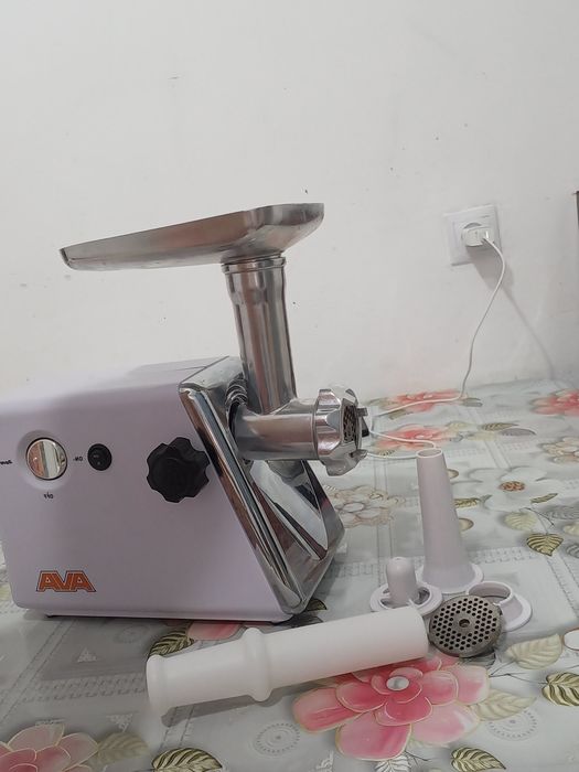 Мясорубка в идеальное состояние, отлично работает.