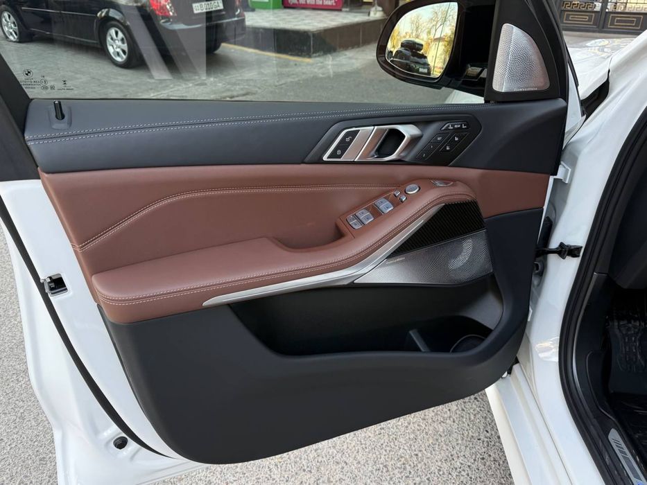 В продаже BMW X7 M60i