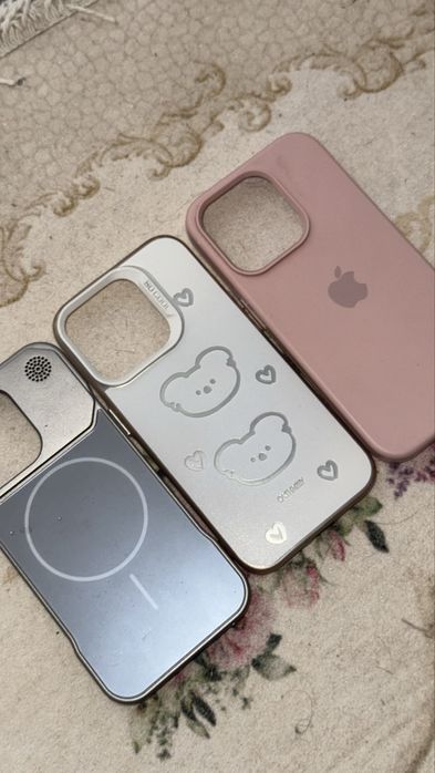 Чехлы для Iphone 15 pro есть и силиконовый, в хорошем состоянии