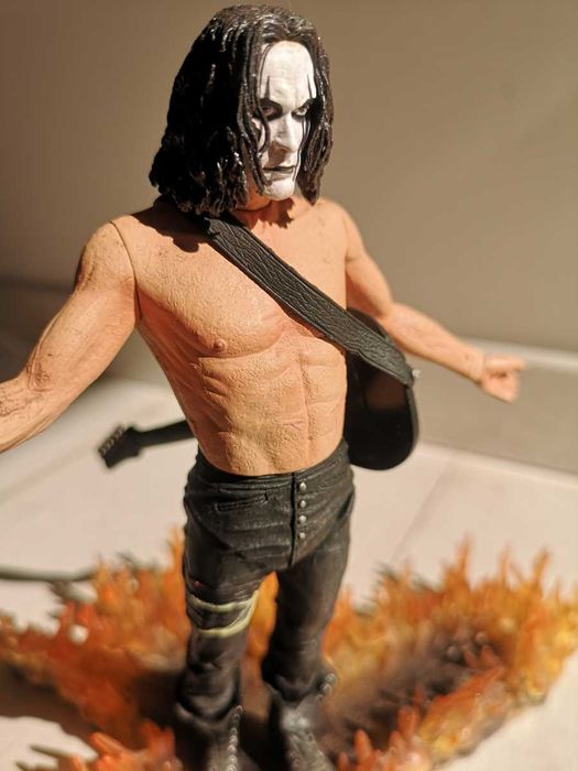 Figurine/jucarii the Crow (Corbul) de la Neca si McFarlane - set 1