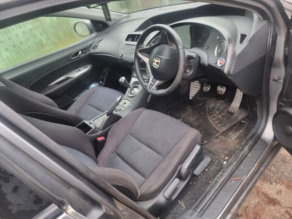 Dezmembrez Honda civic 1.8 i-vtec 2010