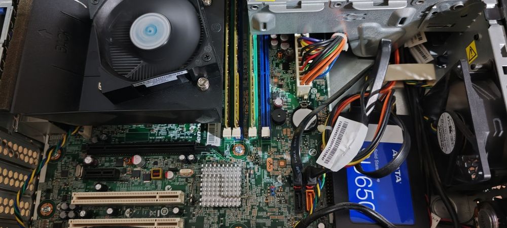 Calculator LENOVO I5 Generatia 2. 12GB/RAM. HDD 240Gb