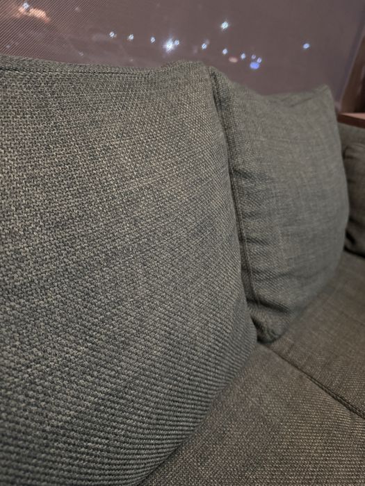 Диваны двухместные из рогожки с подушками