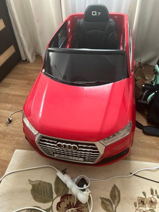 Masina Audi Q7 Aproape  Noua