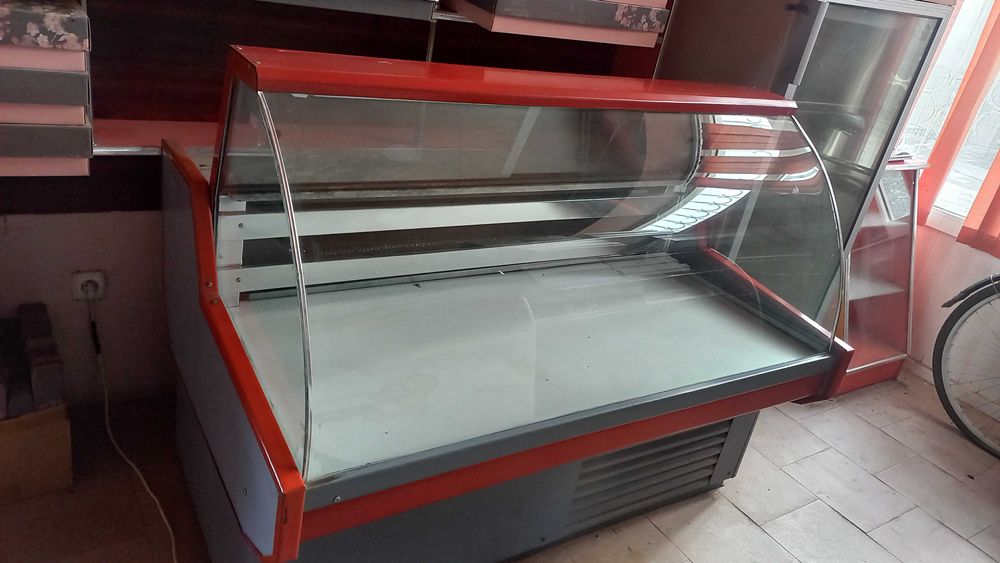 Витринный холодилник